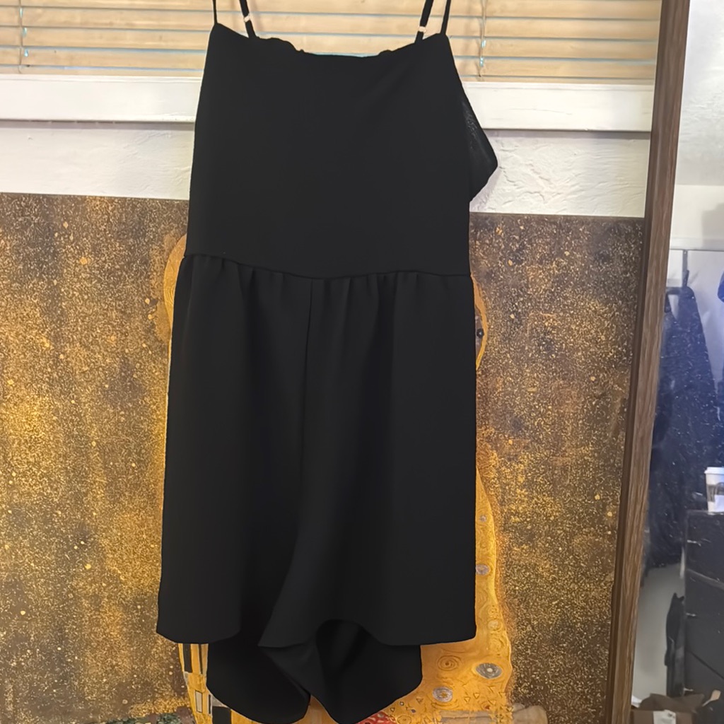 Black Open Back Romper Preowned With Pockets Preowned Black Open Back Romper Preowned With Pockets Preowned